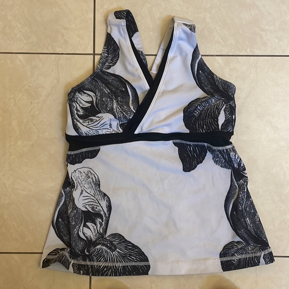 Floral lululemon athletic top
